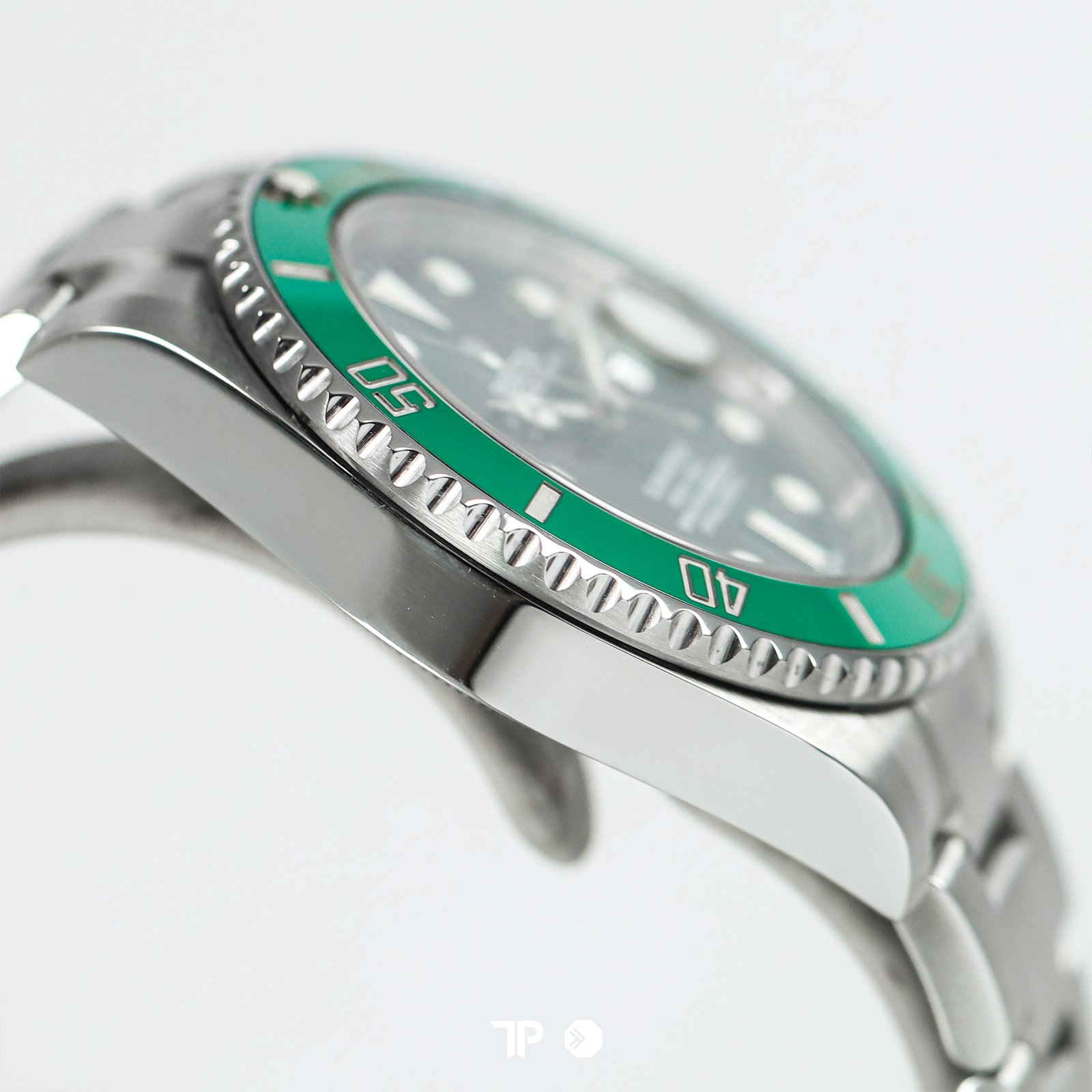 <span style="display:none;">Rolex</span> Submariner Green Ceramic "Hulk" 40mm (2014) - Image 3